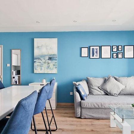 Modern Retreat: 2Br Stylish Apt With Comfy Rooms! Smart Tv With 200Mbps Internet Larnaca Exteriér fotografie