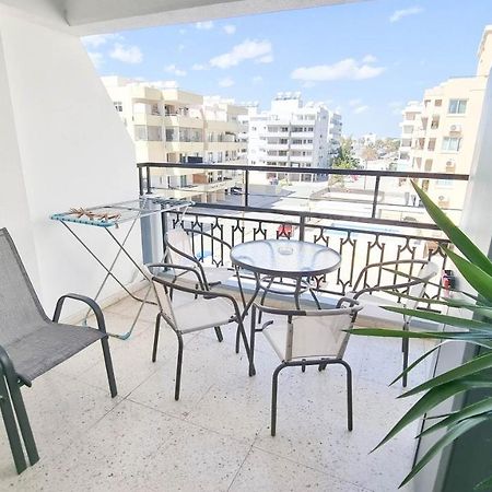 Modern Retreat: 2Br Stylish Apt With Comfy Rooms! Smart Tv With 200Mbps Internet Larnaca Exteriér fotografie