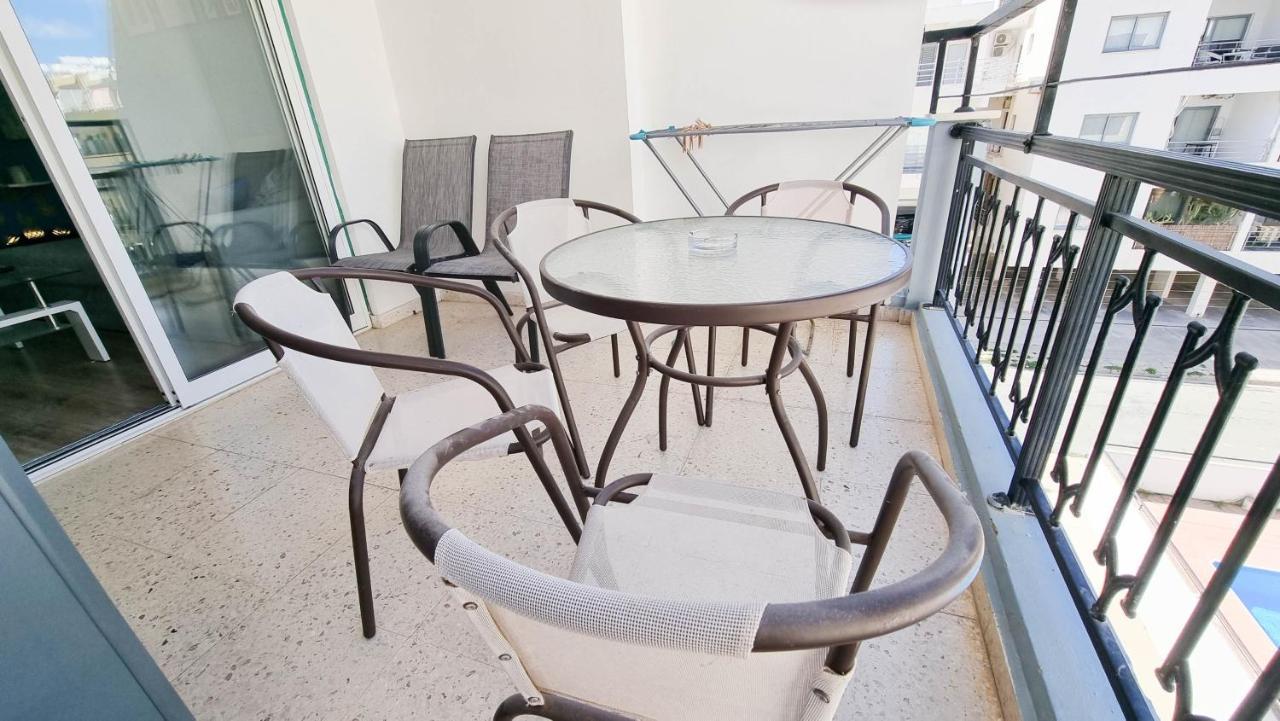 Modern Retreat: 2Br Stylish Apt With Comfy Rooms! Smart Tv With 200Mbps Internet Larnaca Exteriér fotografie