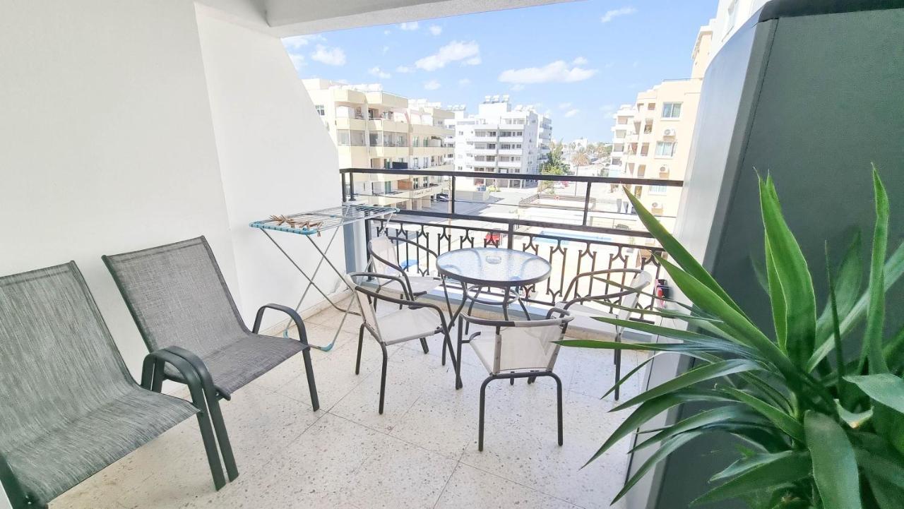 Modern Retreat: 2Br Stylish Apt With Comfy Rooms! Smart Tv With 200Mbps Internet Larnaca Exteriér fotografie