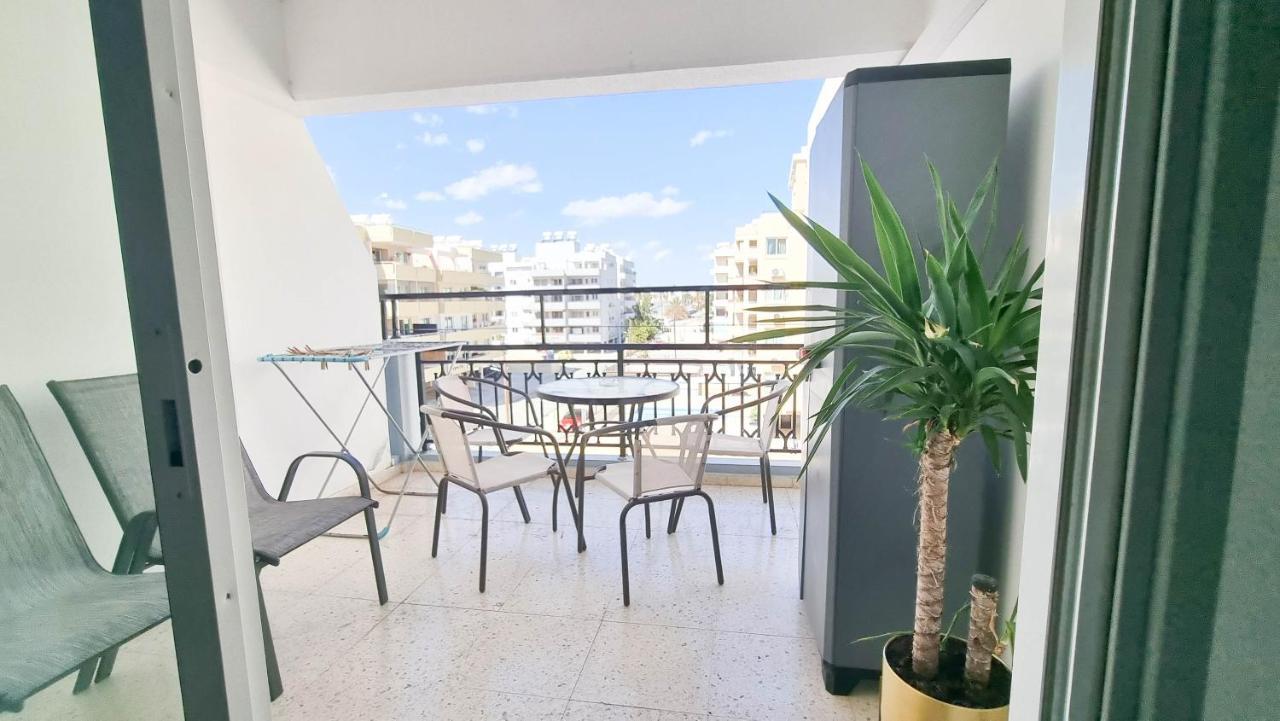 Modern Retreat: 2Br Stylish Apt With Comfy Rooms! Smart Tv With 200Mbps Internet Larnaca Exteriér fotografie